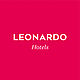 Logo vom Leonardo Hotel auf rotem Hintergrund