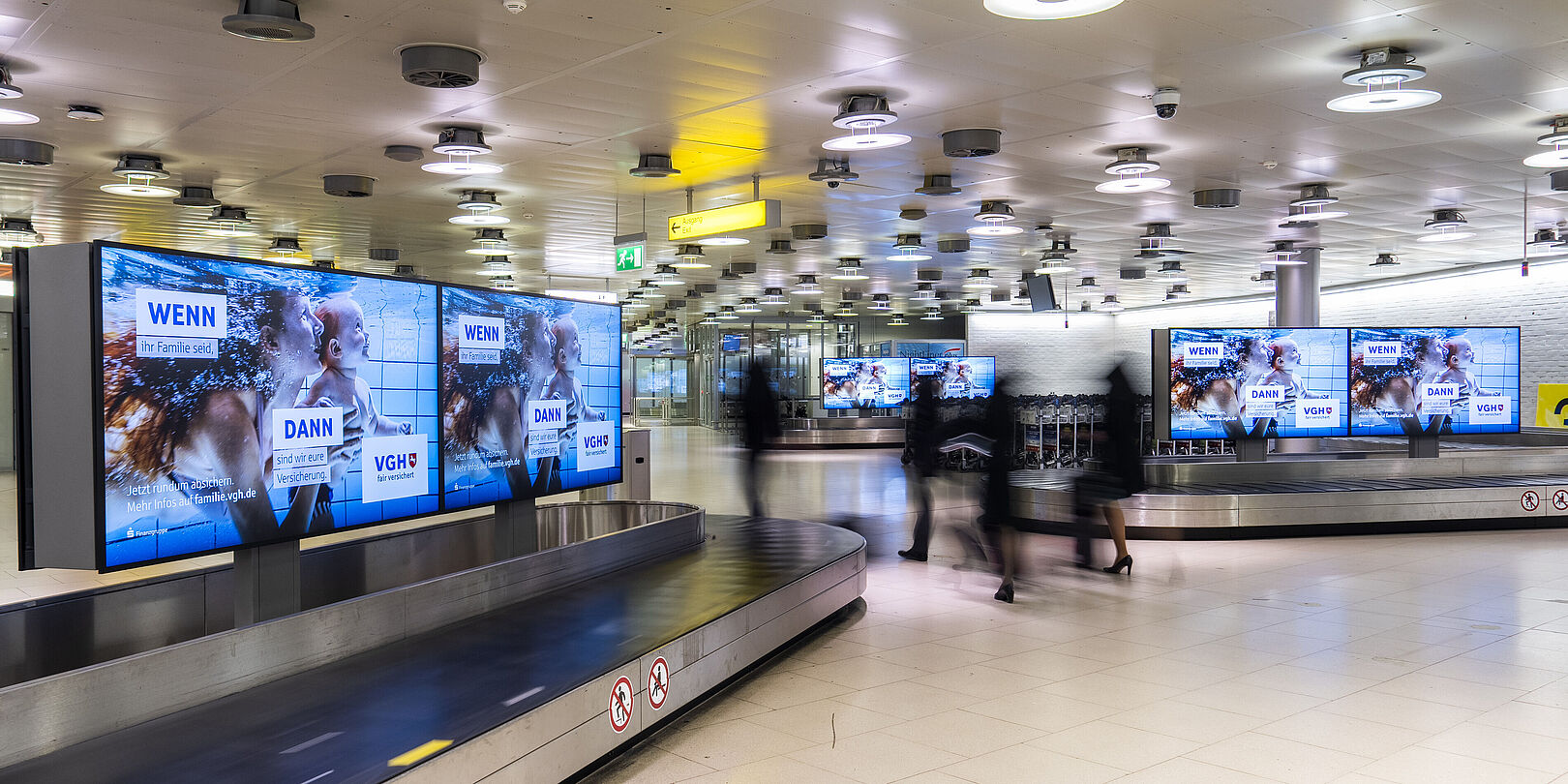 Screens in der Gepäckrückgabehalle Terminal A