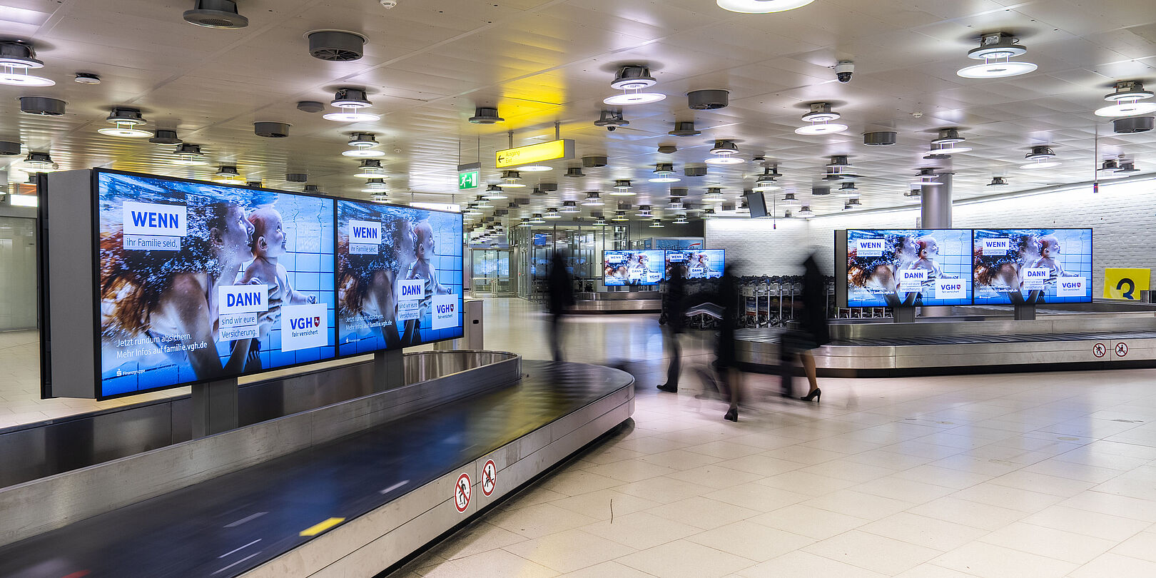 Screens in der Gepäckrückgabehalle Terminal A